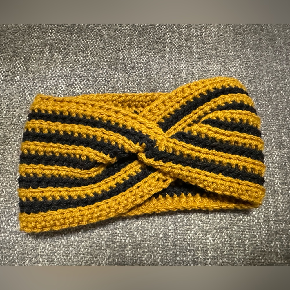 Ear warmer headband New
Hand crocheted.